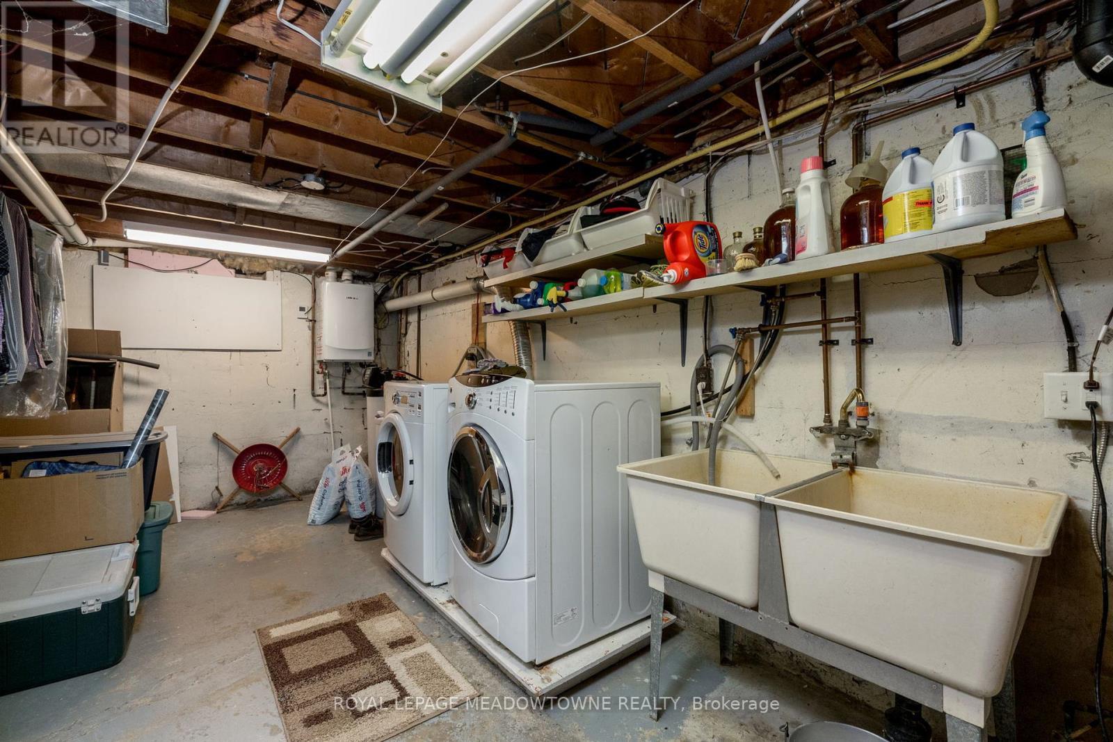 












208 MARTIN STREET

,
King,




Ontario
L7B1J5

