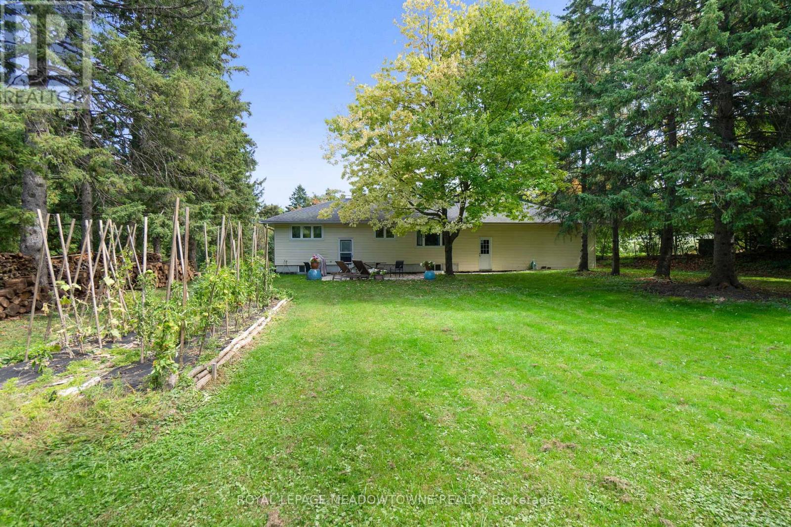 












208 MARTIN STREET

,
King,




Ontario
L7B1J5

