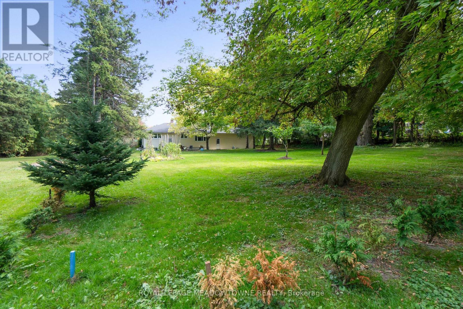 












208 MARTIN STREET

,
King,




Ontario
L7B1J5

