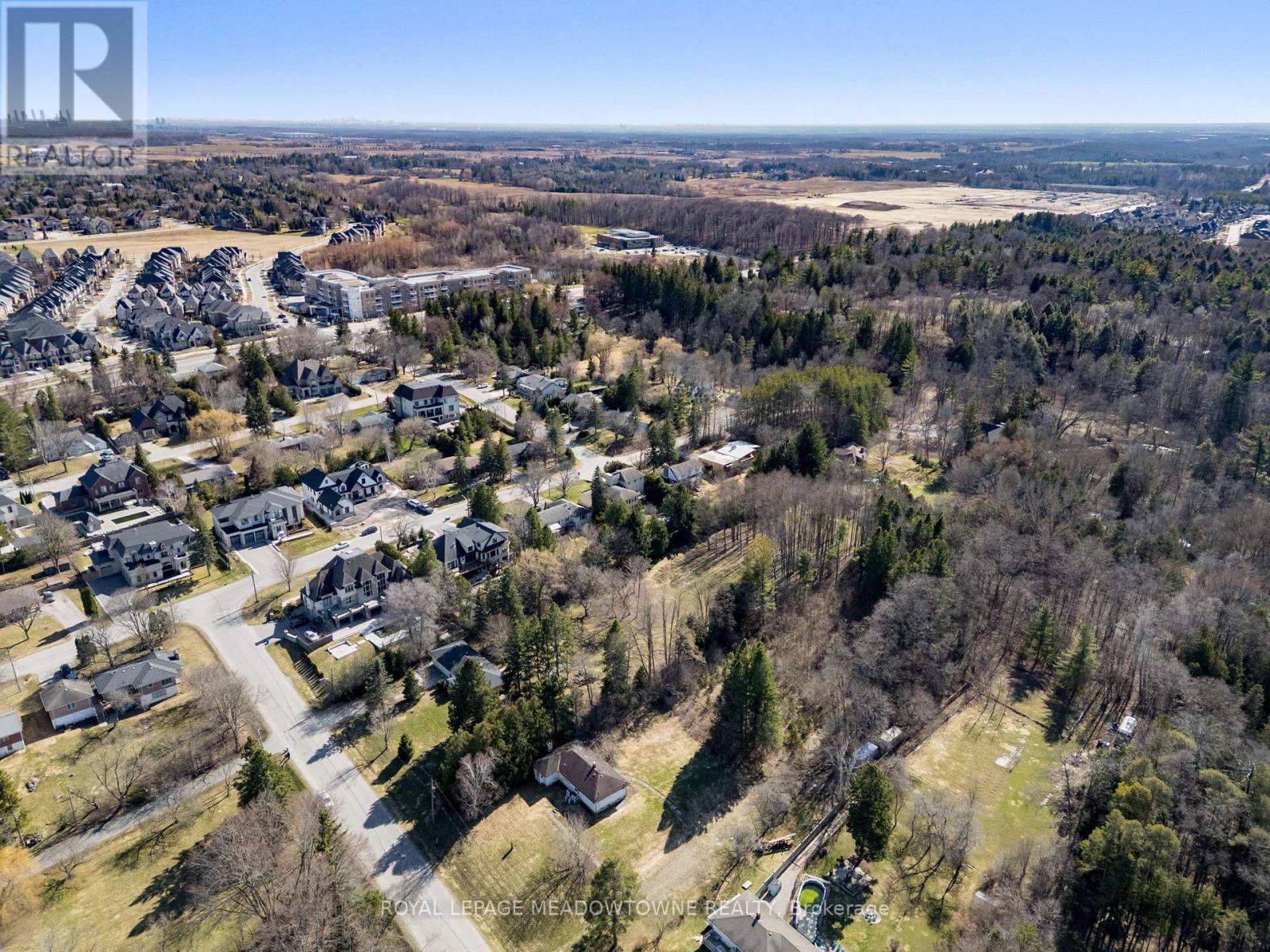 












208 MARTIN STREET

,
King,




Ontario
L7B1J5

