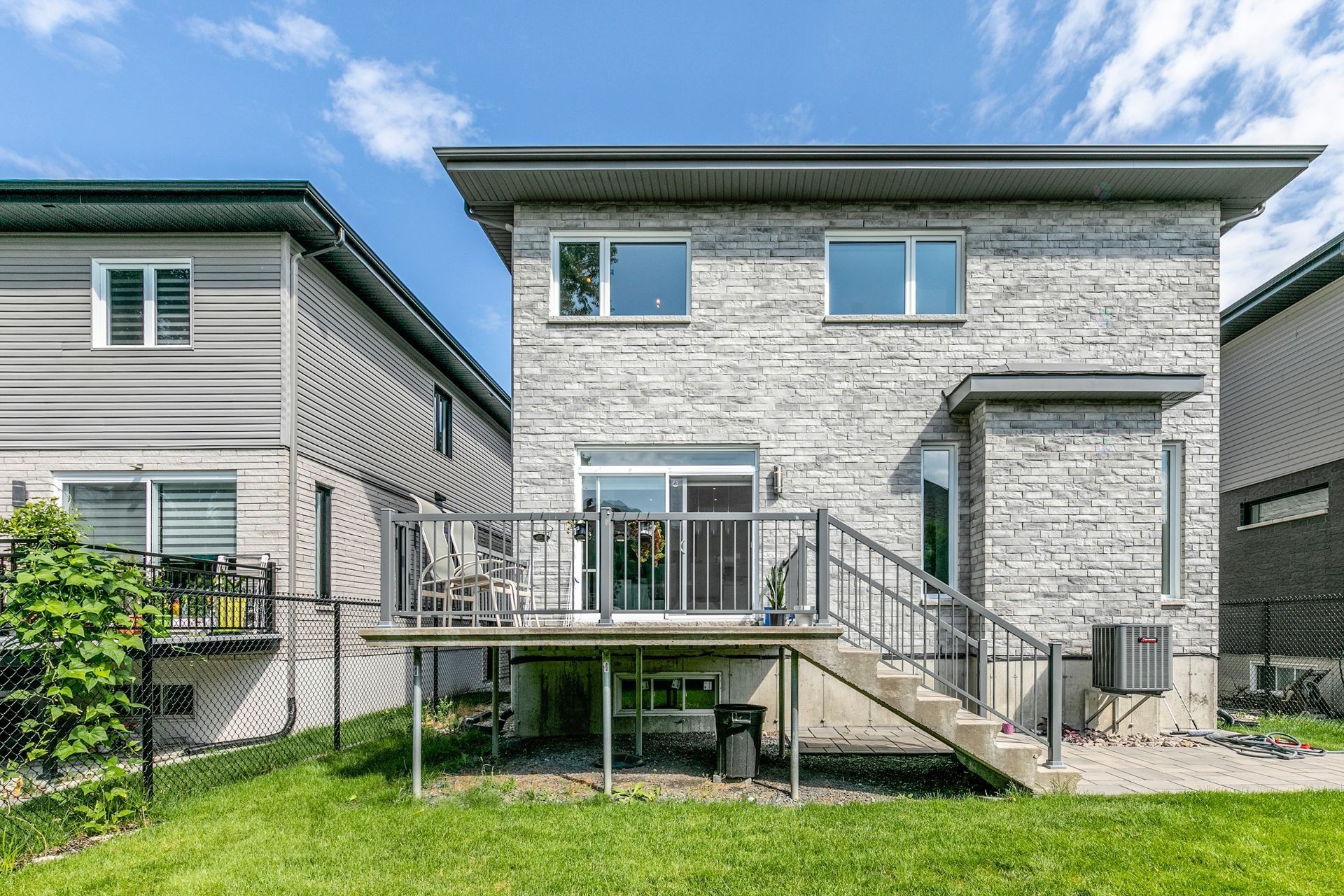 









9270


Rue Récollet

,
Brossard,




QC
J4X1B9

