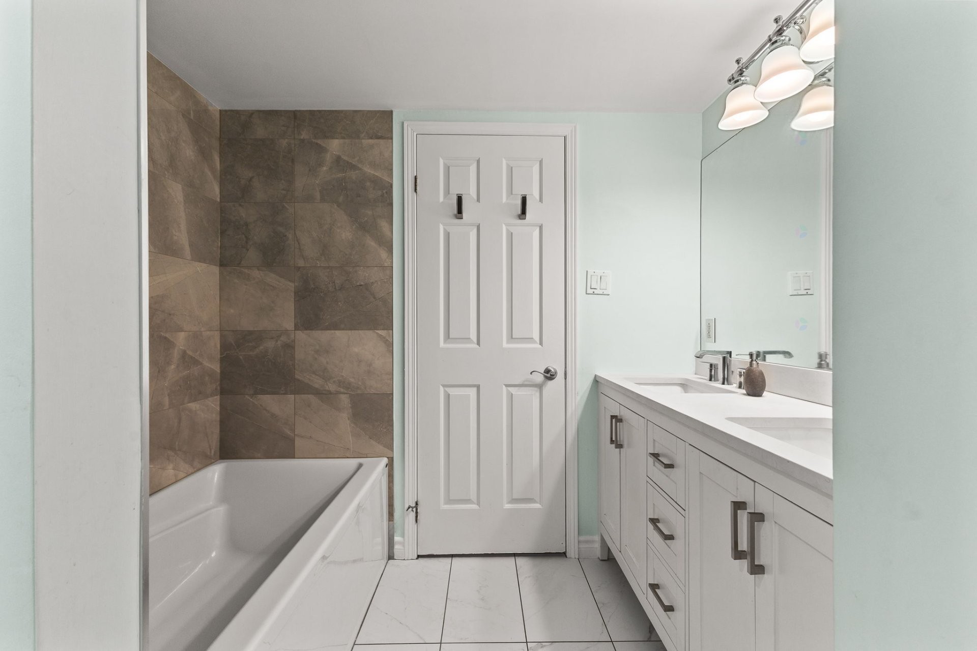 









14


Rue de l'Épervier

, 3,
Gatineau (Hull),




QC
J9A2A3

