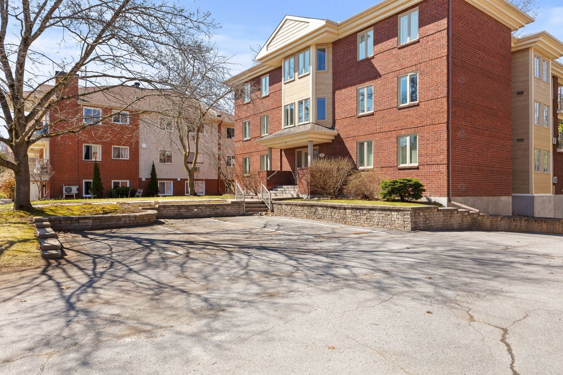 









14


Rue de l'Épervier

, 3,
Gatineau (Hull),




QC
J9A2A3

