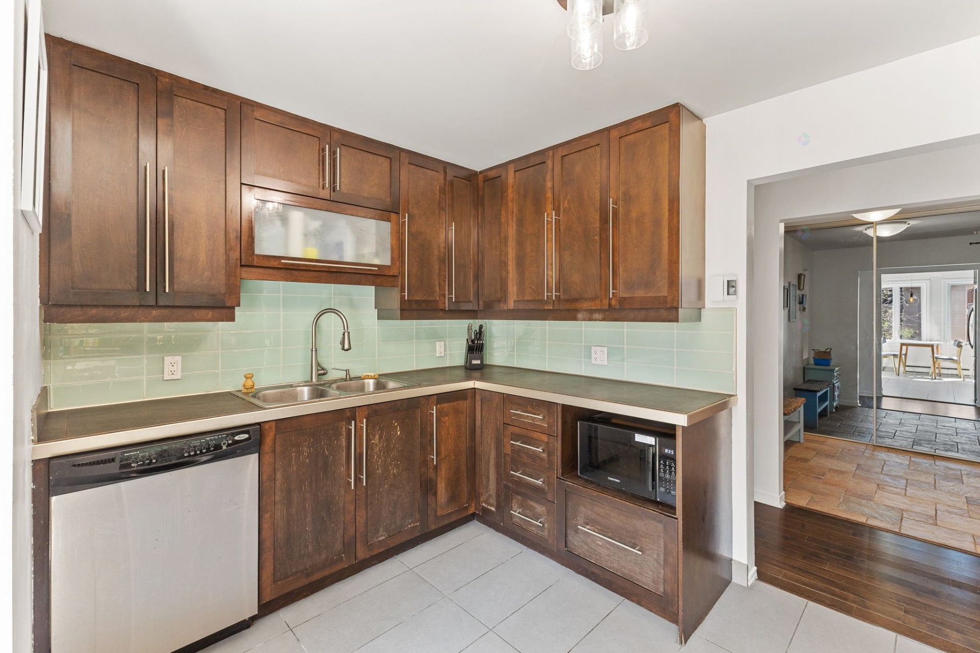 









14


Rue de l'Épervier

, 3,
Gatineau (Hull),




QC
J9A2A3

