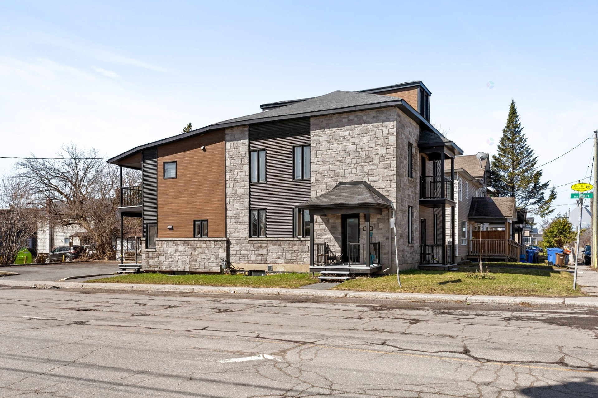 









215


Rue Main

,
Gatineau (Gatineau),




QC
J8V3V1

