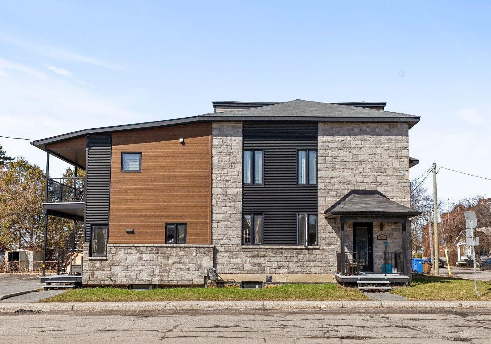 









215


Rue Main

,
Gatineau (Gatineau),




QC
J8V3V1

