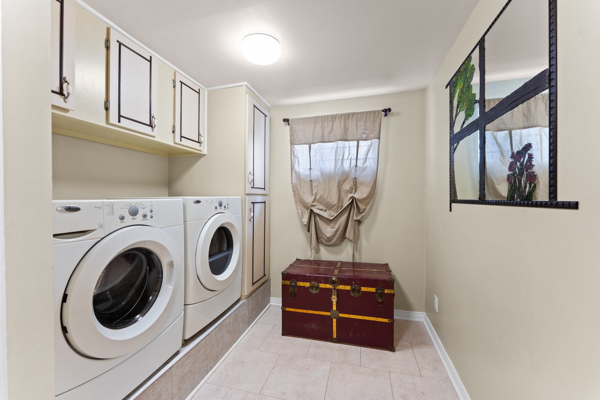









698


Rue Frida

,
Laval (Fabreville),




QC
H7P3K1

