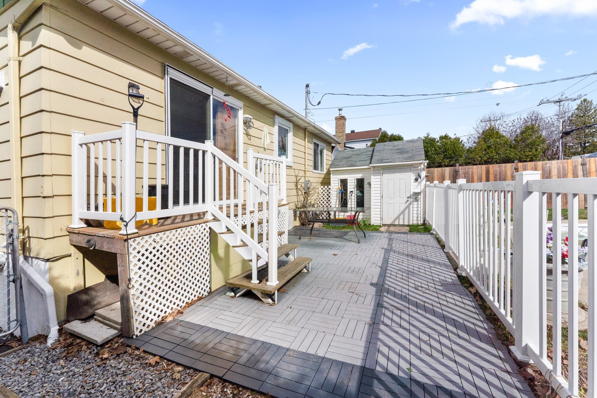









698


Rue Frida

,
Laval (Fabreville),




QC
H7P3K1

