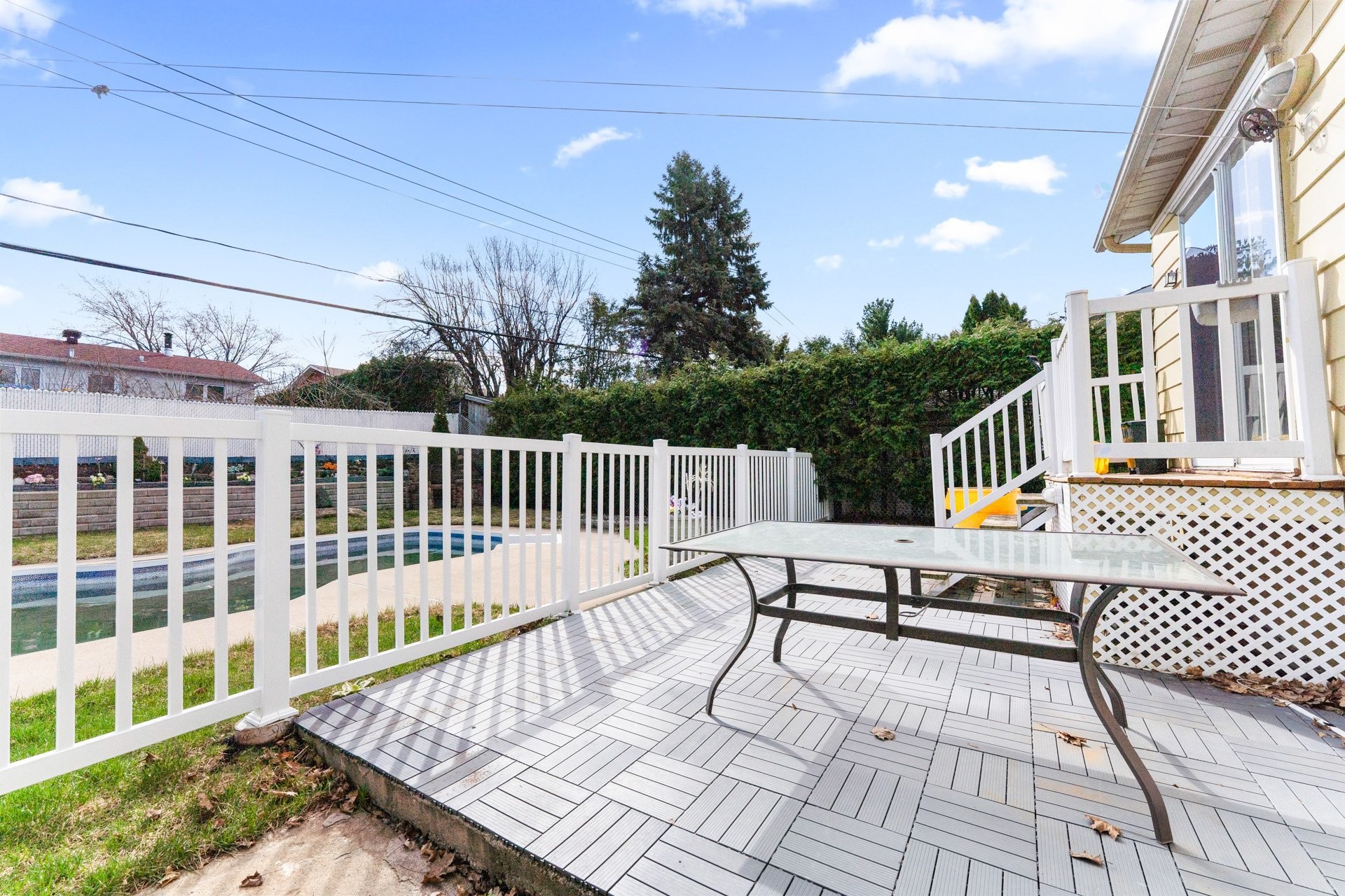 









698


Rue Frida

,
Laval (Fabreville),




QC
H7P3K1


