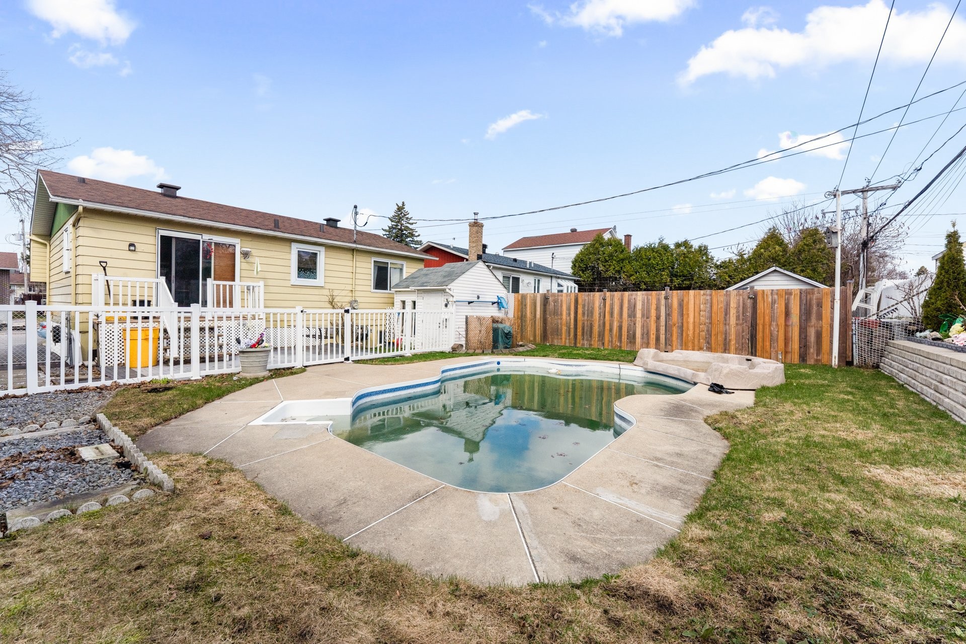 









698


Rue Frida

,
Laval (Fabreville),




QC
H7P3K1

