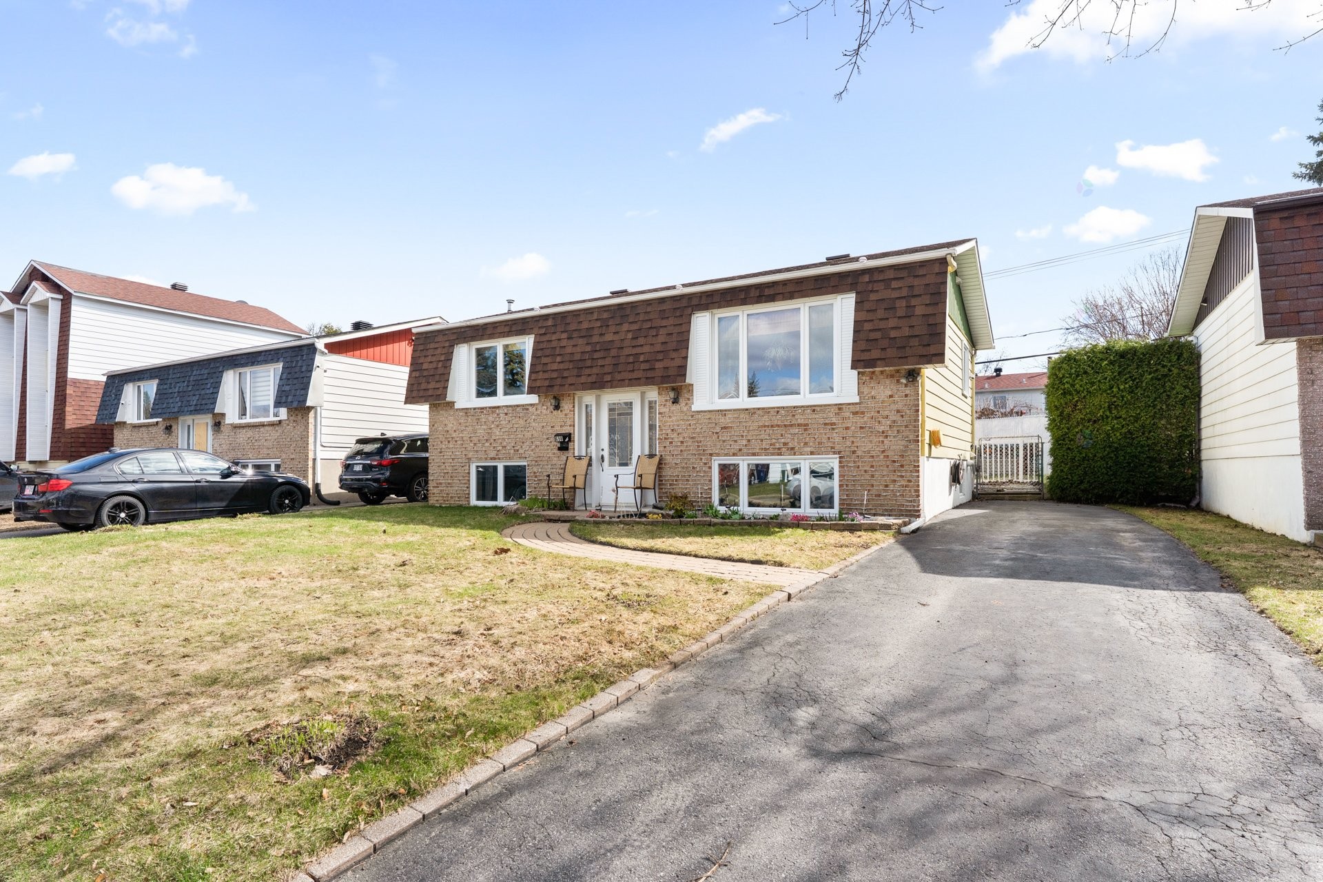 









698


Rue Frida

,
Laval (Fabreville),




QC
H7P3K1

