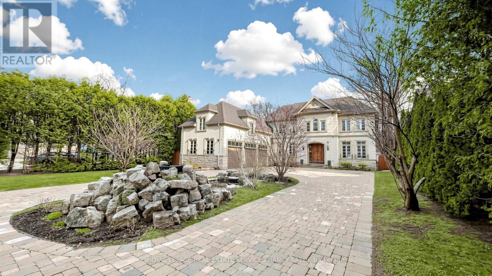 












17 TRUMAN ROAD

,
Toronto,




Ontario
M2L2L4

