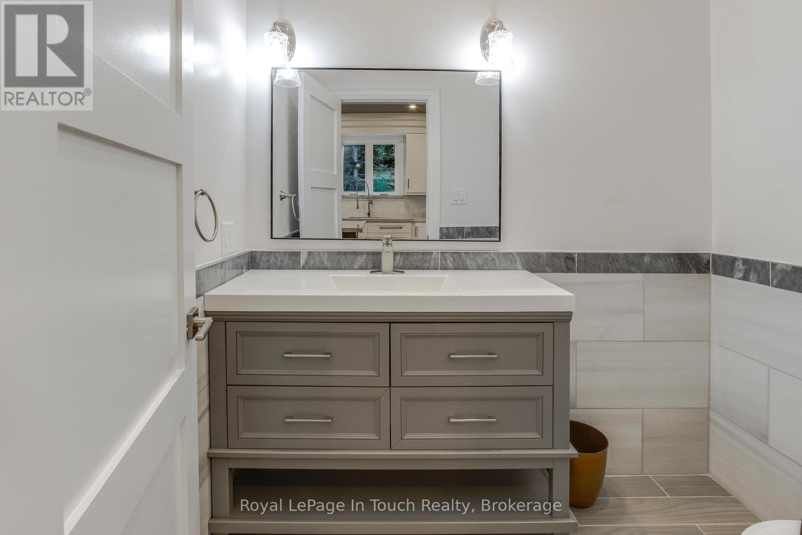 












9 BELCOURT CRESCENT

,
Tiny,




Ontario
L9M0M7

