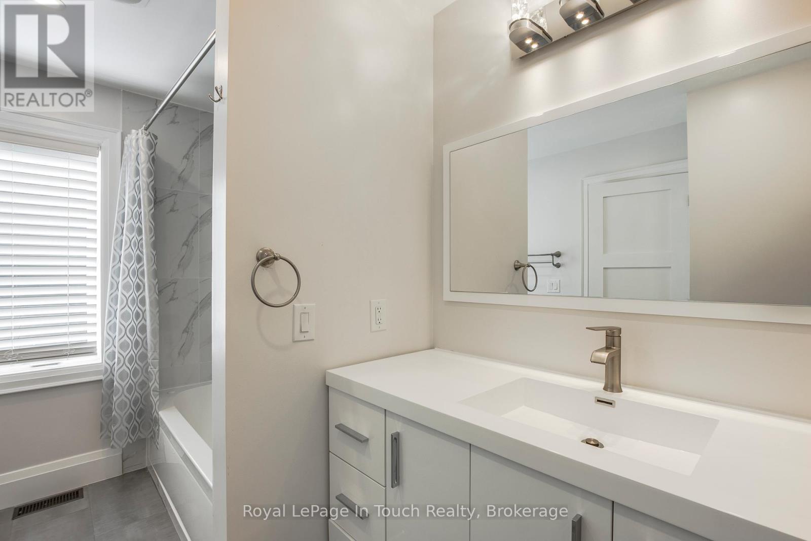 












9 BELCOURT CRESCENT

,
Tiny,




Ontario
L9M0M7

