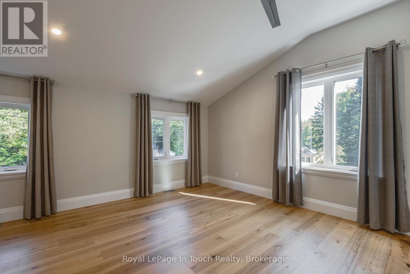 












9 BELCOURT CRESCENT

,
Tiny,




Ontario
L9M0M7

