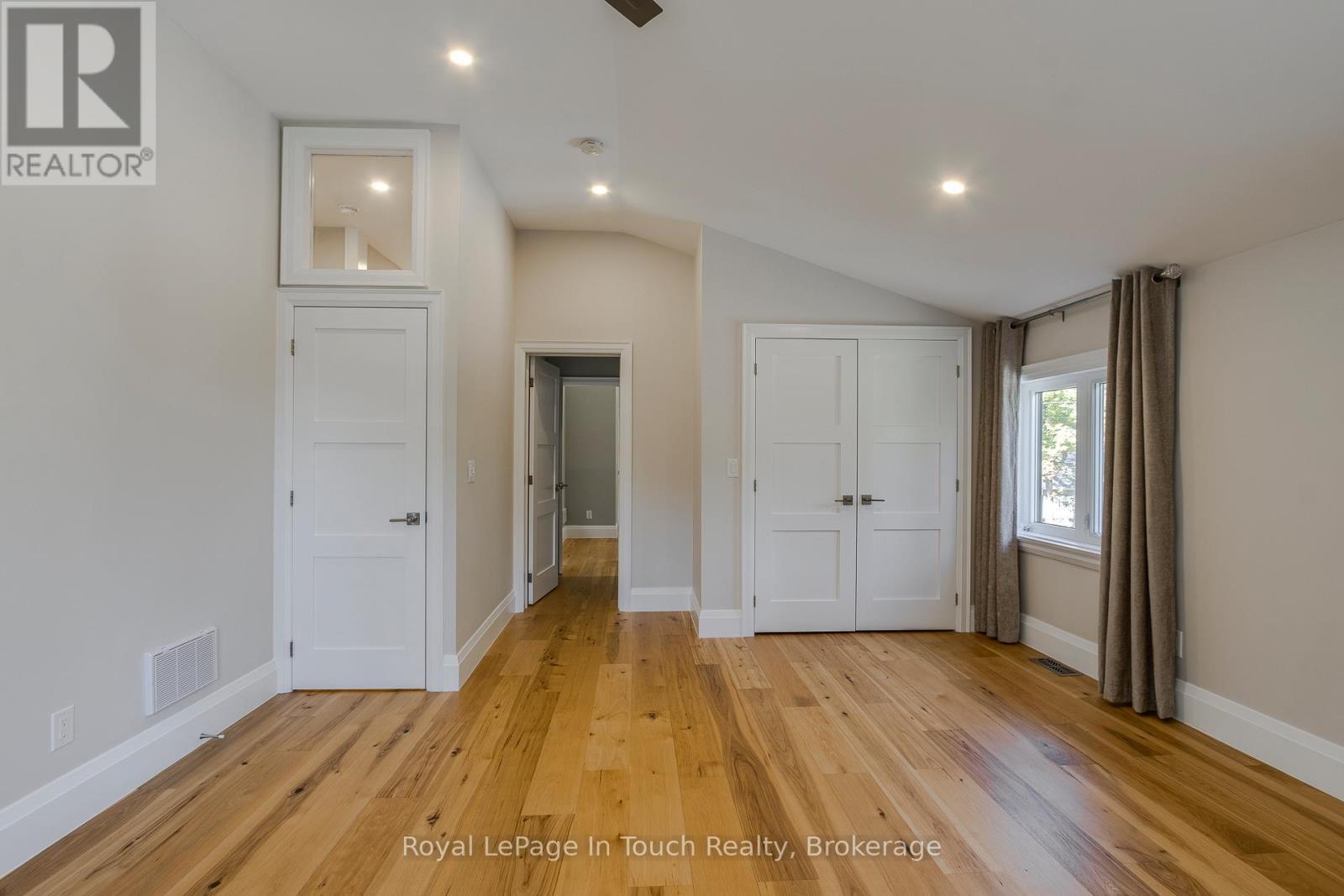 












9 BELCOURT CRESCENT

,
Tiny,




Ontario
L9M0M7

