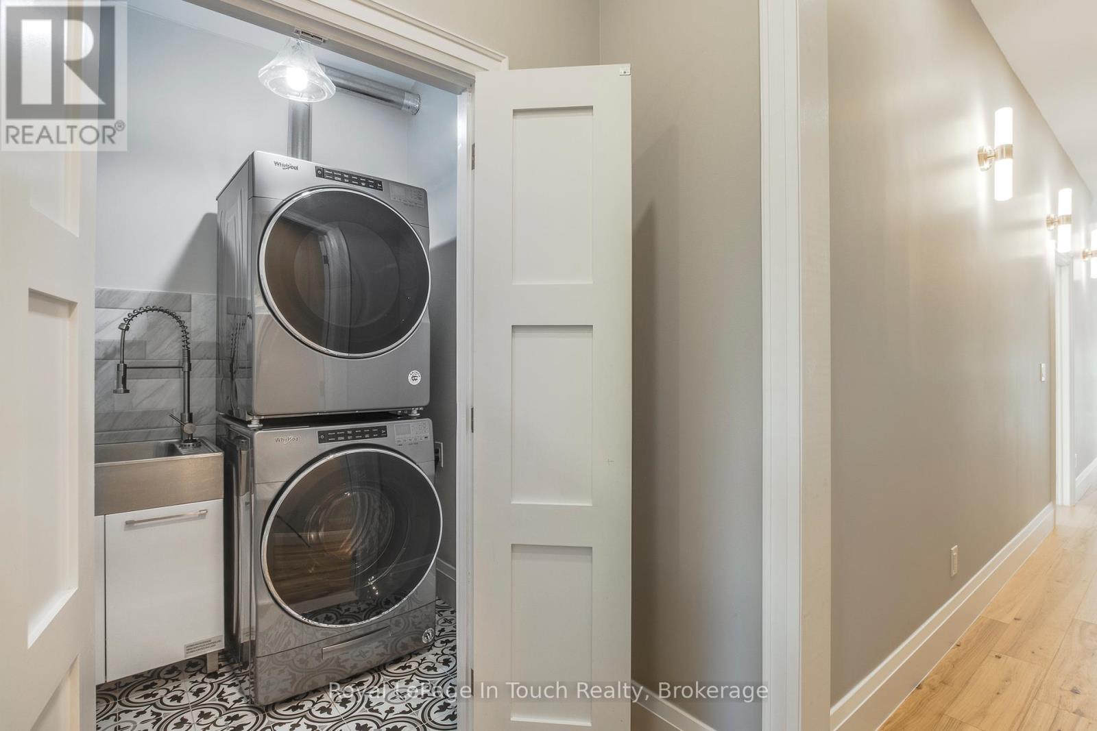 












9 BELCOURT CRESCENT

,
Tiny,




Ontario
L9M0M7

