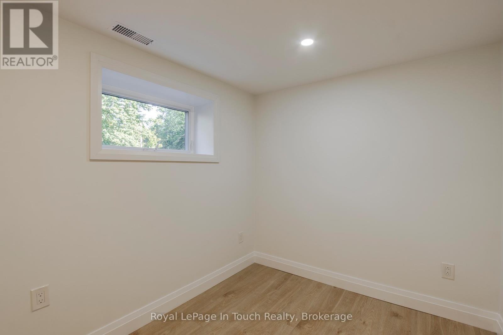 












9 BELCOURT CRESCENT

,
Tiny,




Ontario
L9M0M7


