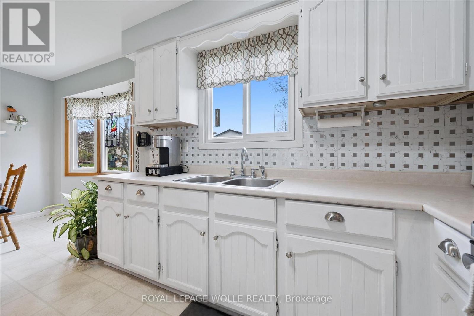 












52 TUERR DRIVE

,
Kitchener,




Ontario
N2E2M1

