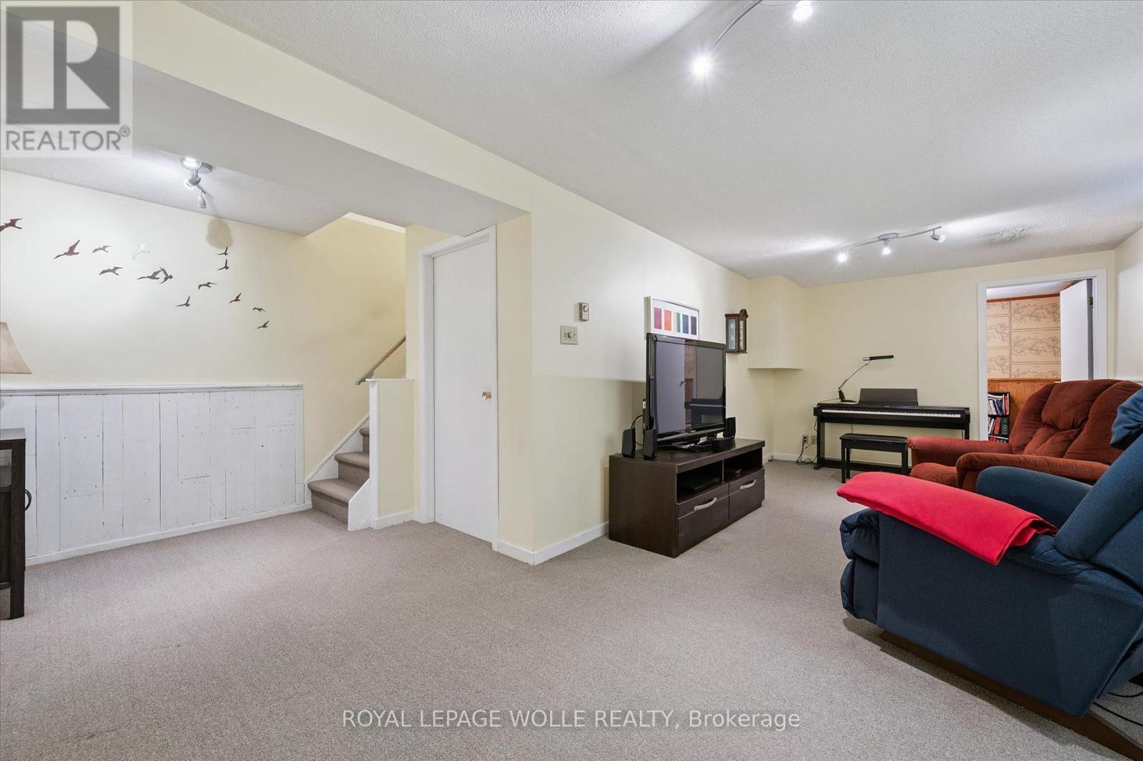 












52 TUERR DRIVE

,
Kitchener,




Ontario
N2E2M1

