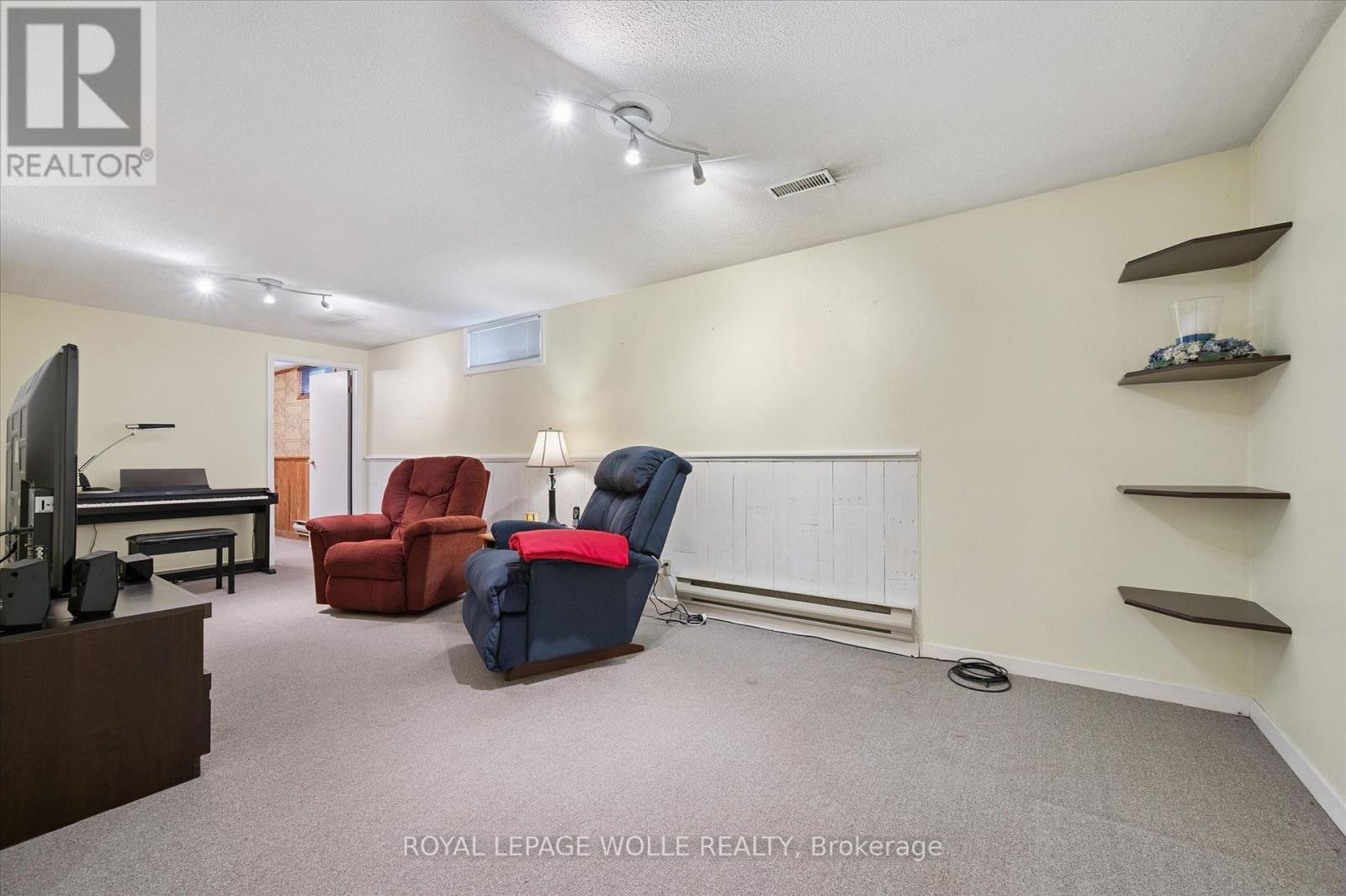 












52 TUERR DRIVE

,
Kitchener,




Ontario
N2E2M1

