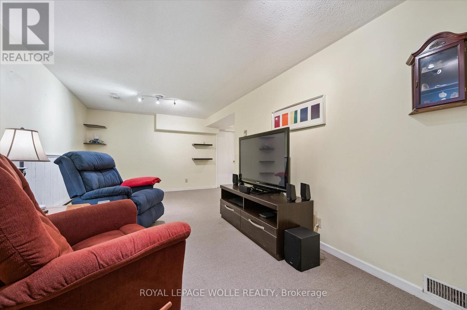 












52 TUERR DRIVE

,
Kitchener,




Ontario
N2E2M1

