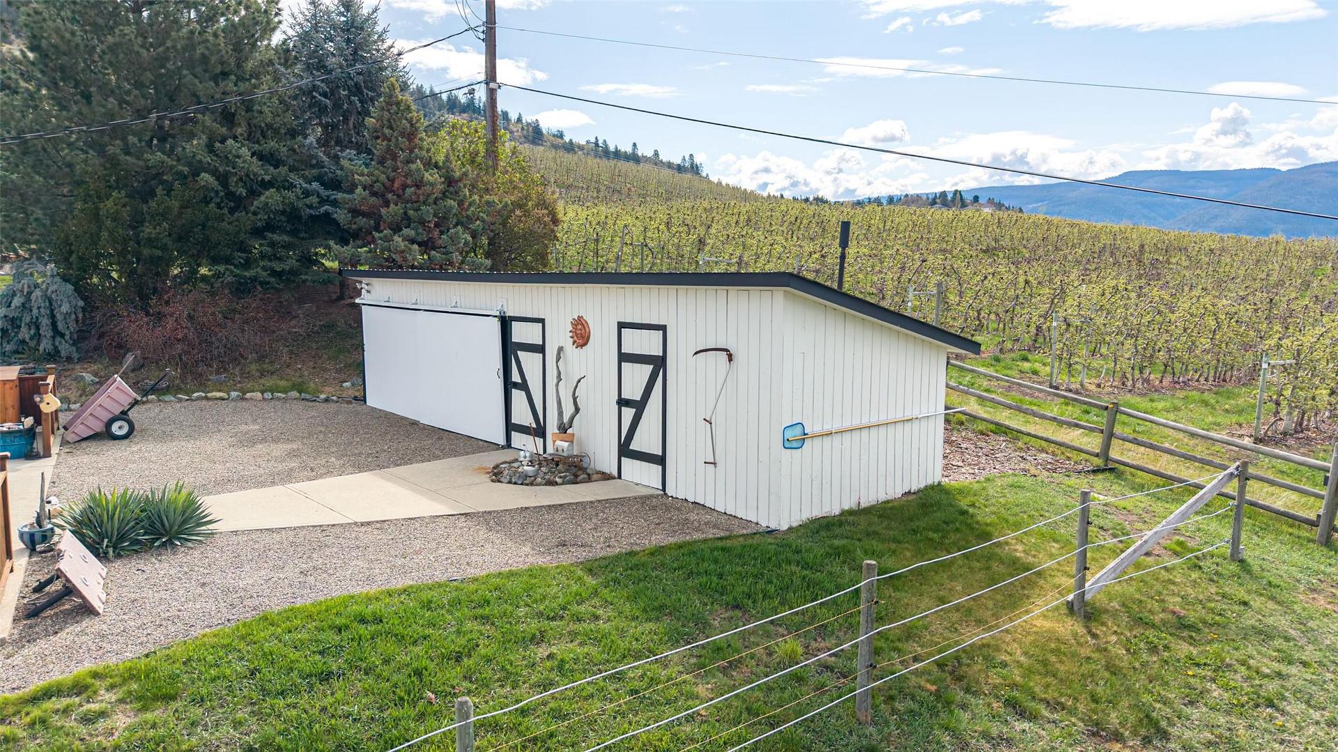 









701


Robin

Road,
Vernon,




BC
V1B 3B3

