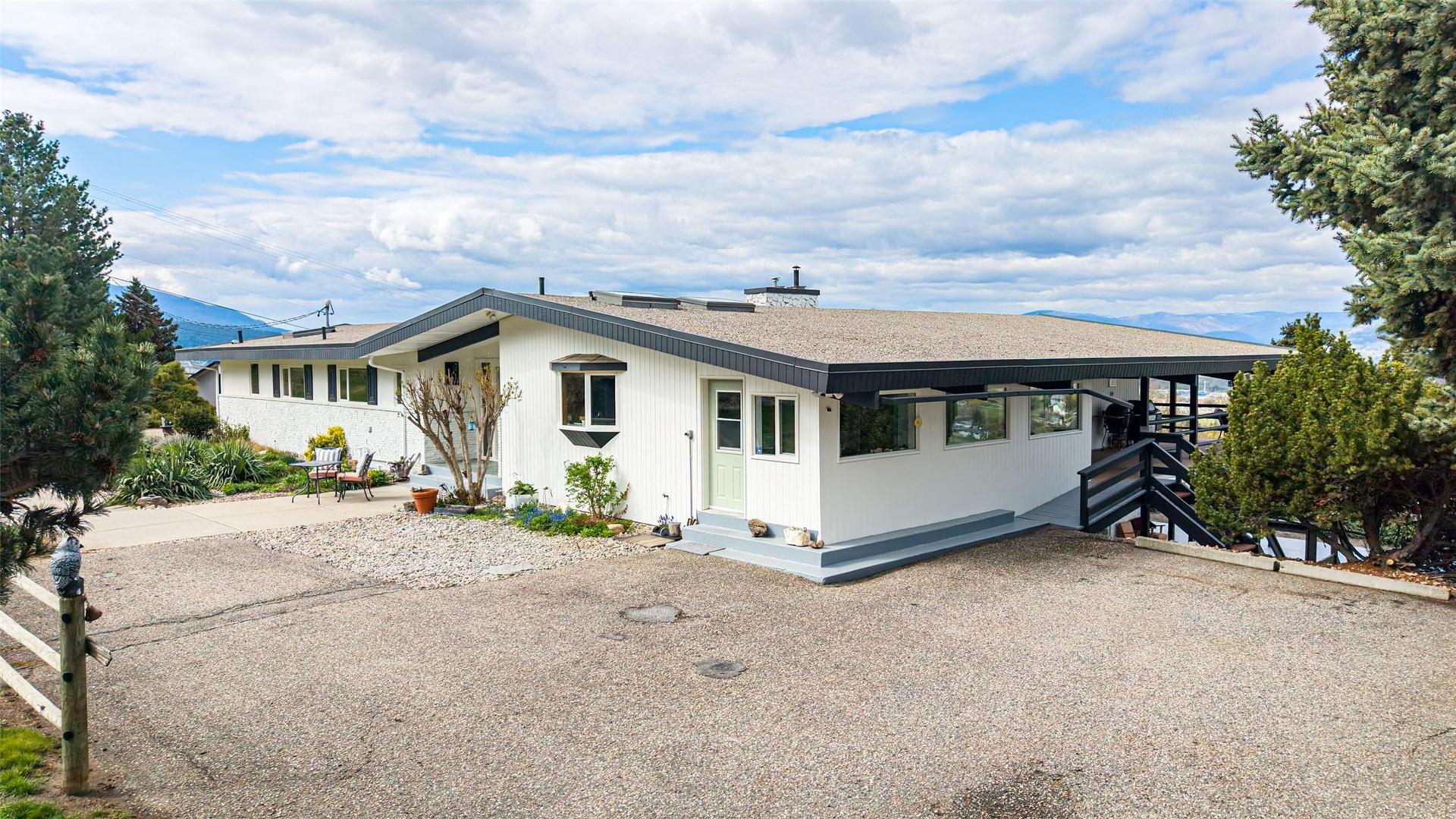 









701


Robin

Road,
Vernon,




BC
V1B 3B3

