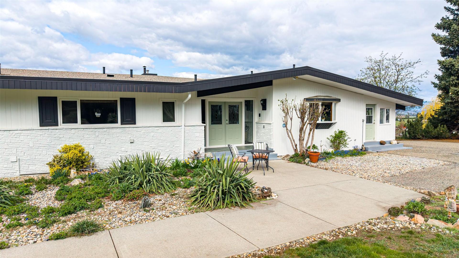 









701


Robin

Road,
Vernon,




BC
V1B 3B3

