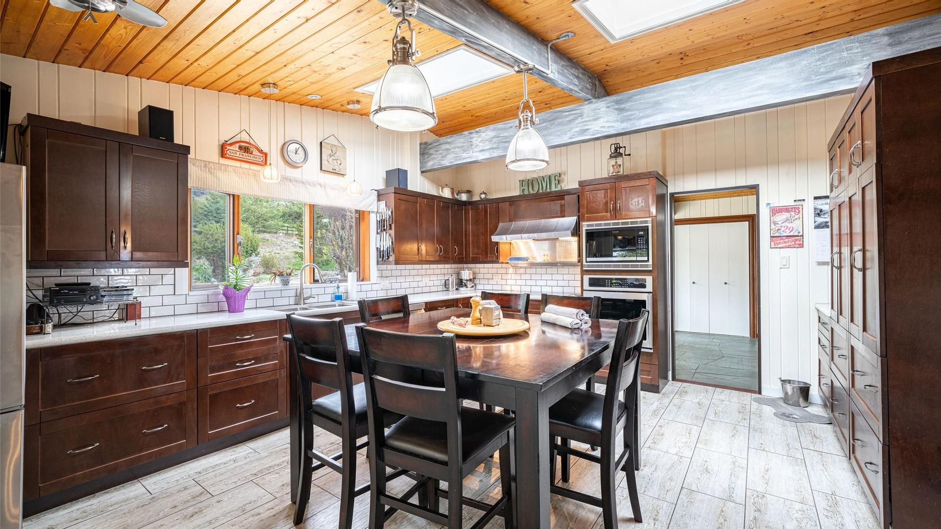 









701


Robin

Road,
Vernon,




BC
V1B 3B3

