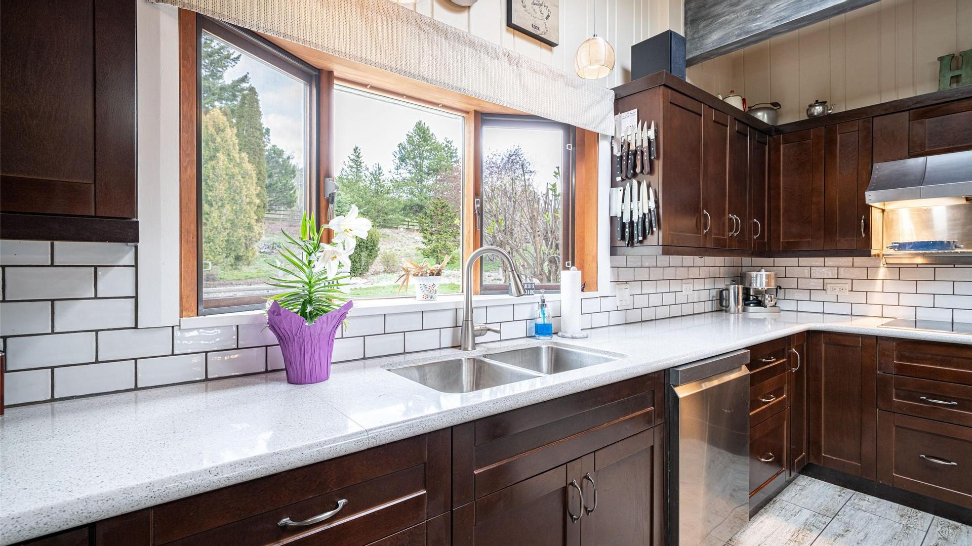 









701


Robin

Road,
Vernon,




BC
V1B 3B3

