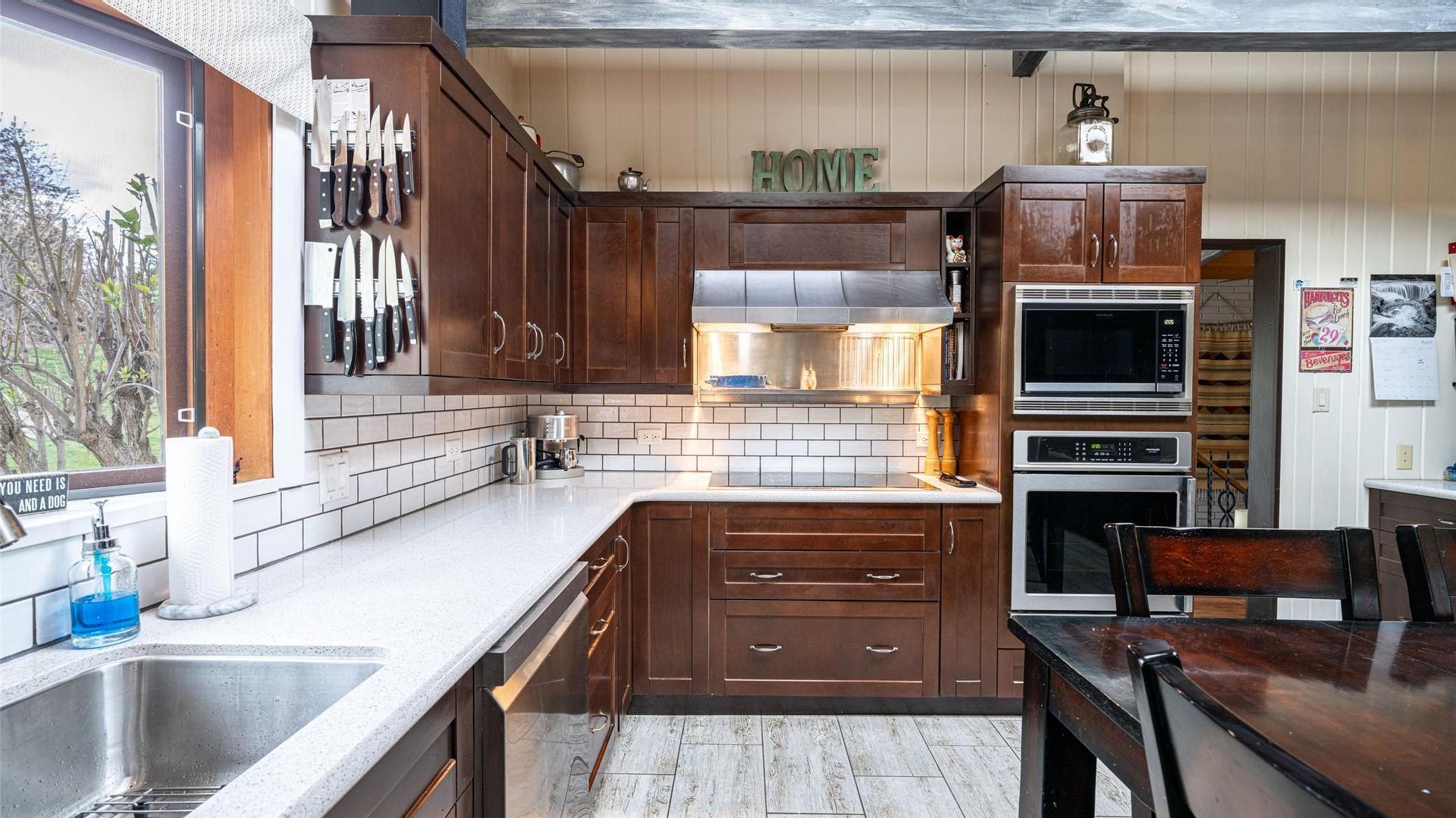 









701


Robin

Road,
Vernon,




BC
V1B 3B3

