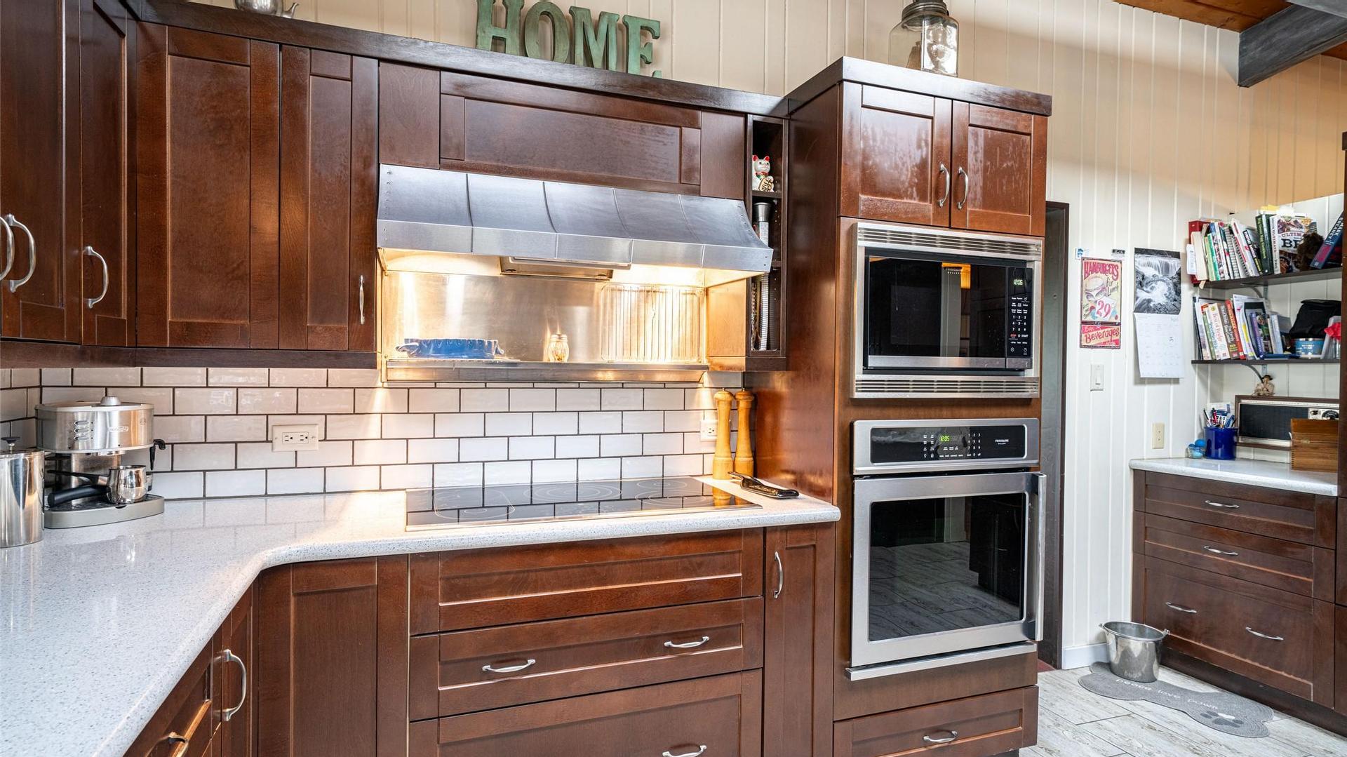 









701


Robin

Road,
Vernon,




BC
V1B 3B3

