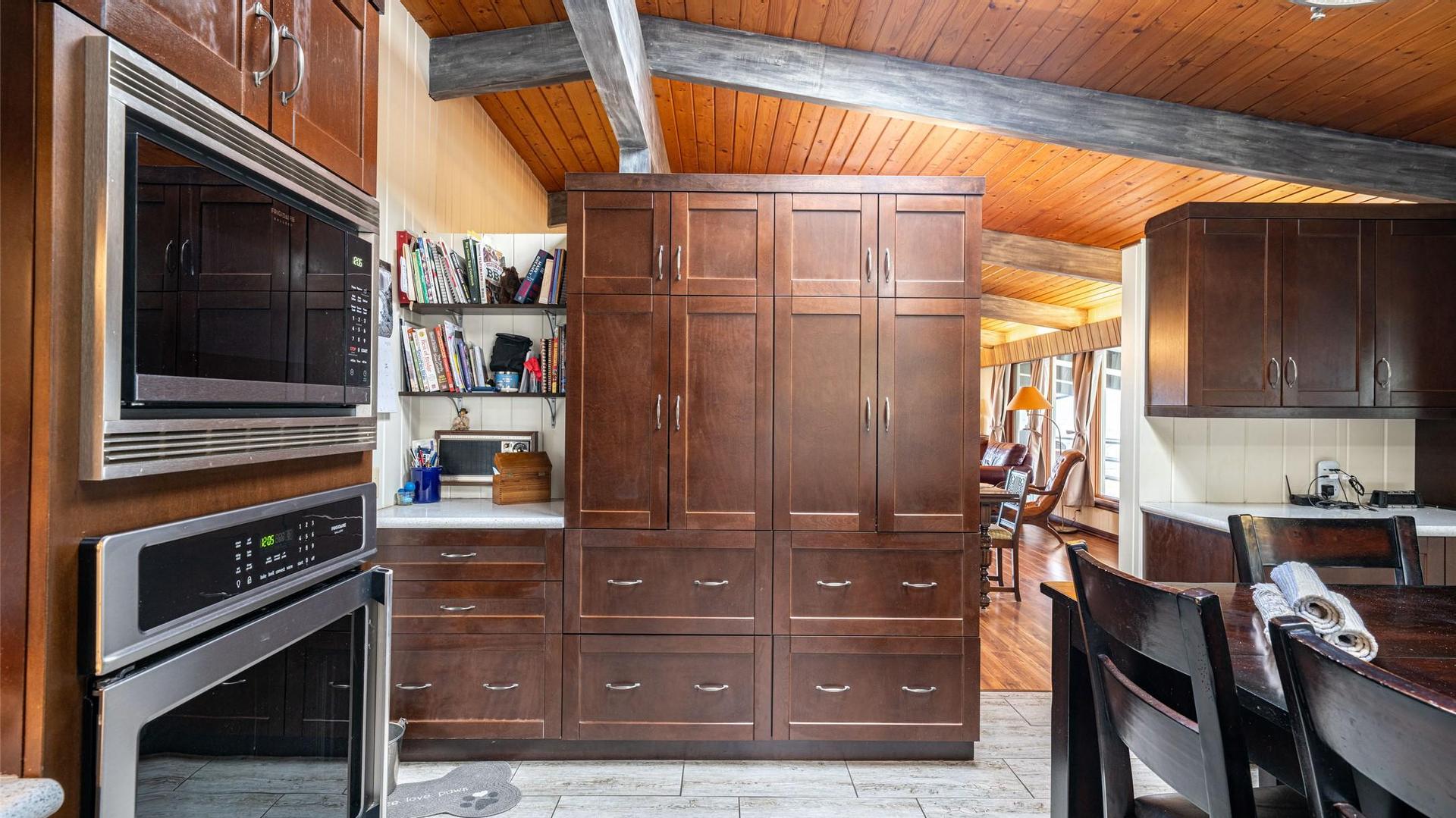 









701


Robin

Road,
Vernon,




BC
V1B 3B3

