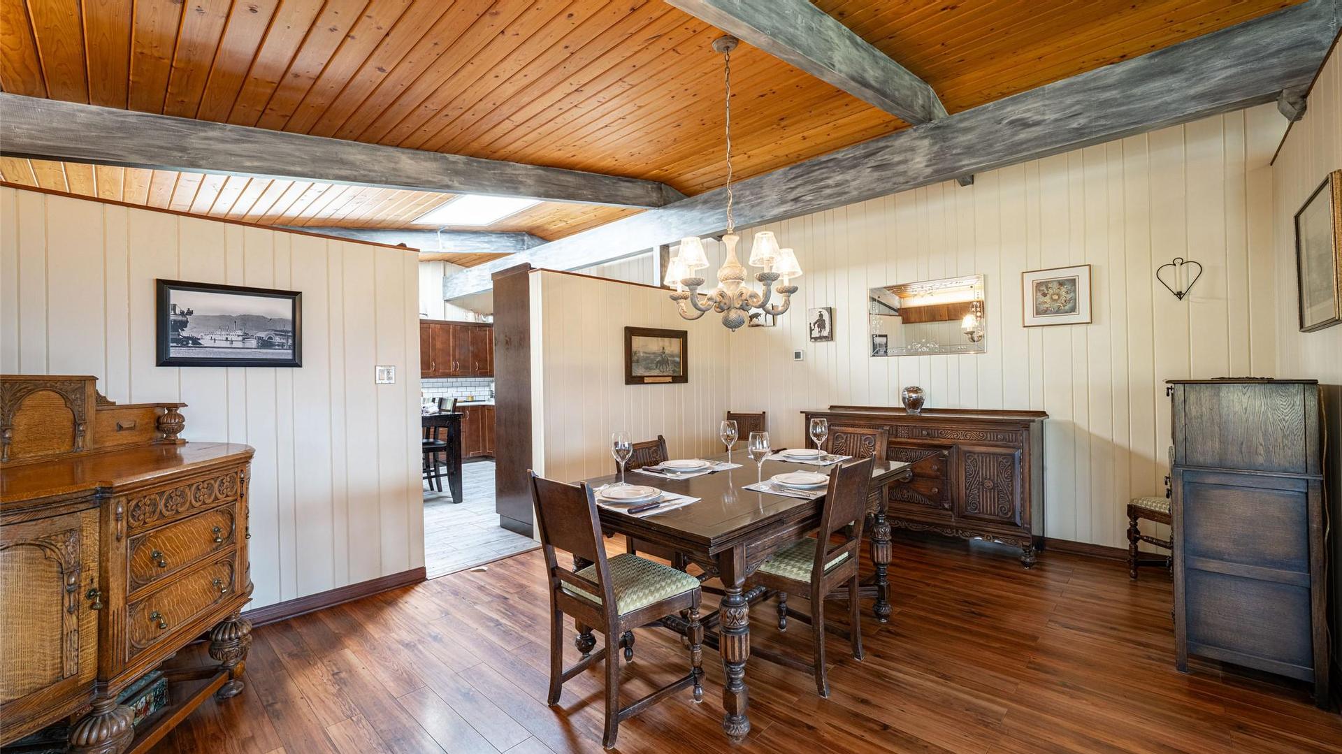 









701


Robin

Road,
Vernon,




BC
V1B 3B3

