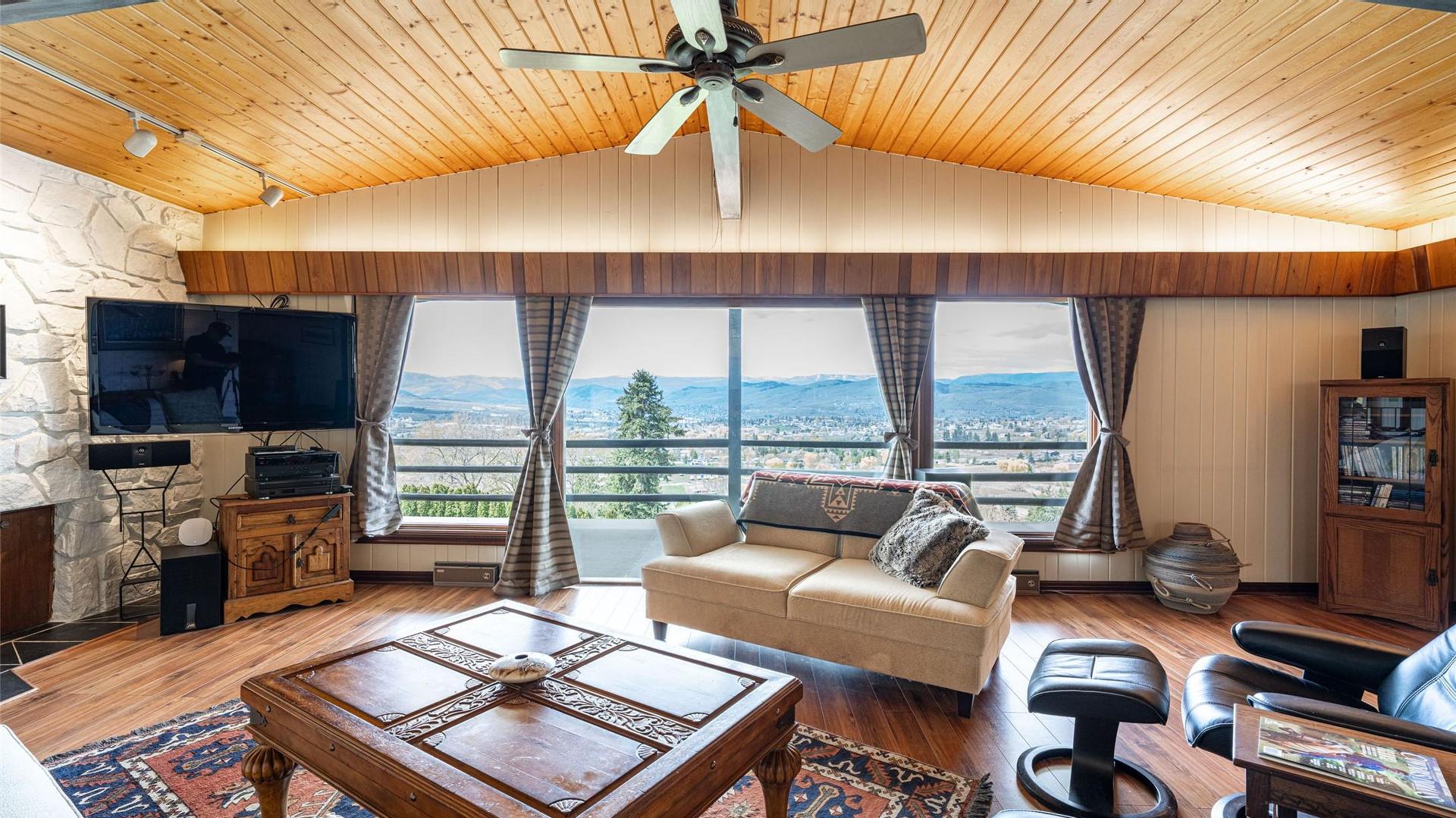 









701


Robin

Road,
Vernon,




BC
V1B 3B3

