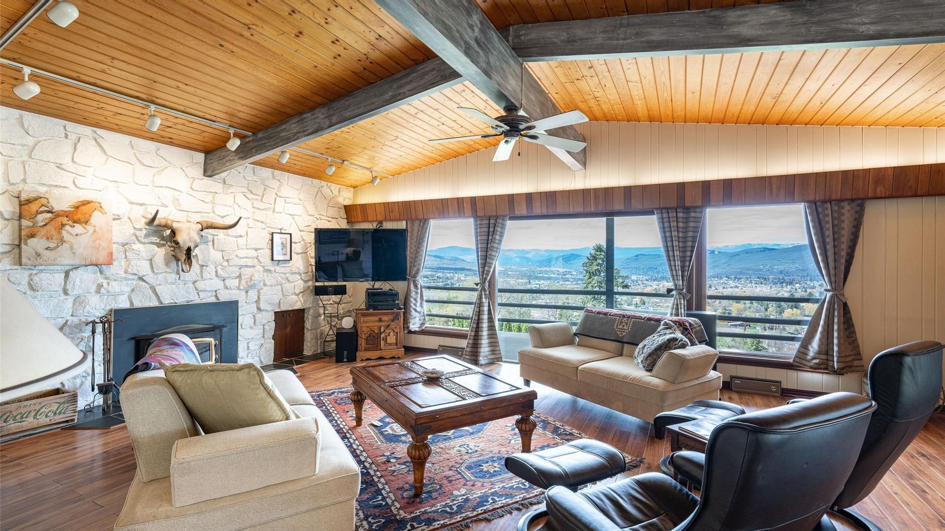 









701


Robin

Road,
Vernon,




BC
V1B 3B3

