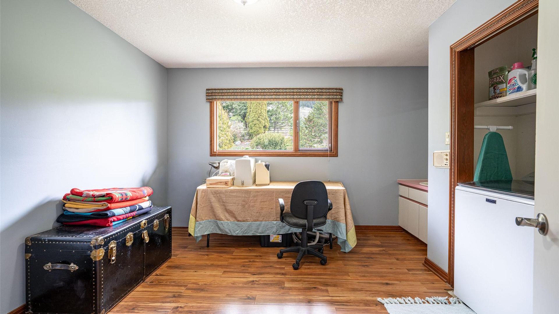 









701


Robin

Road,
Vernon,




BC
V1B 3B3

