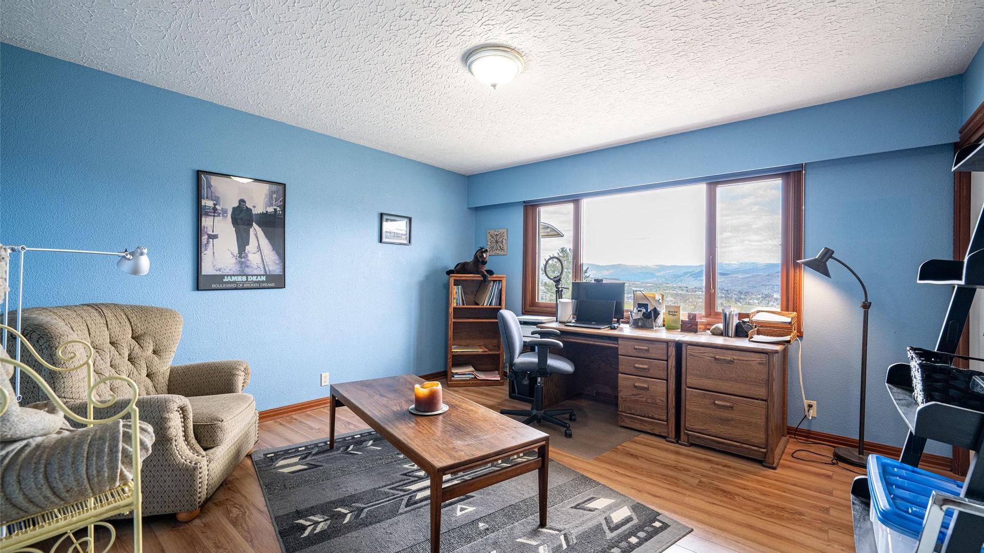 









701


Robin

Road,
Vernon,




BC
V1B 3B3

