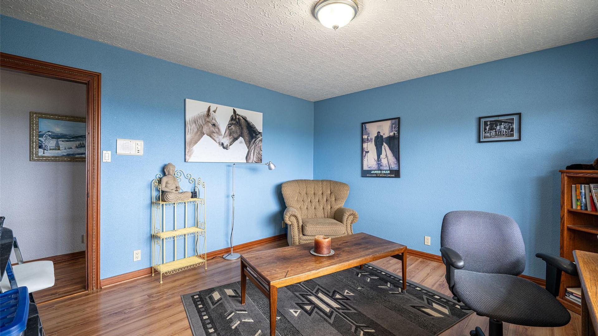 









701


Robin

Road,
Vernon,




BC
V1B 3B3

