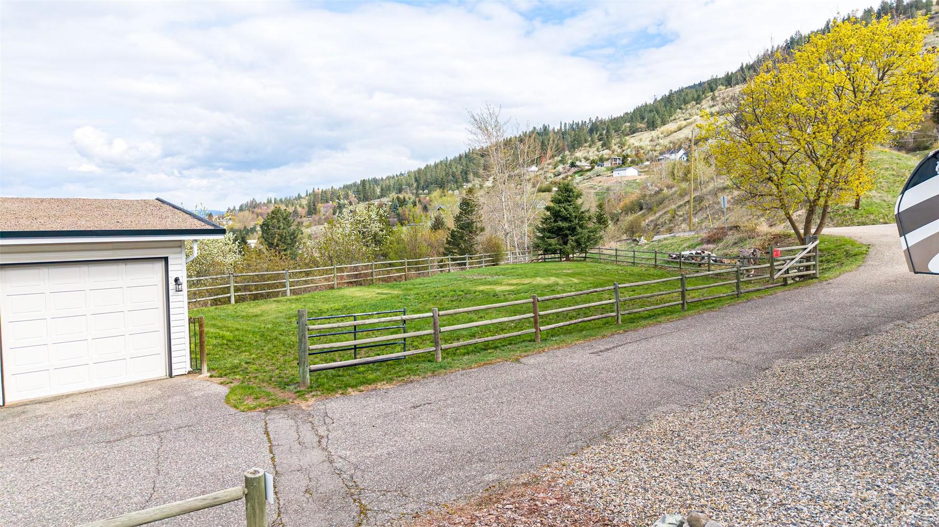 









701


Robin

Road,
Vernon,




BC
V1B 3B3

