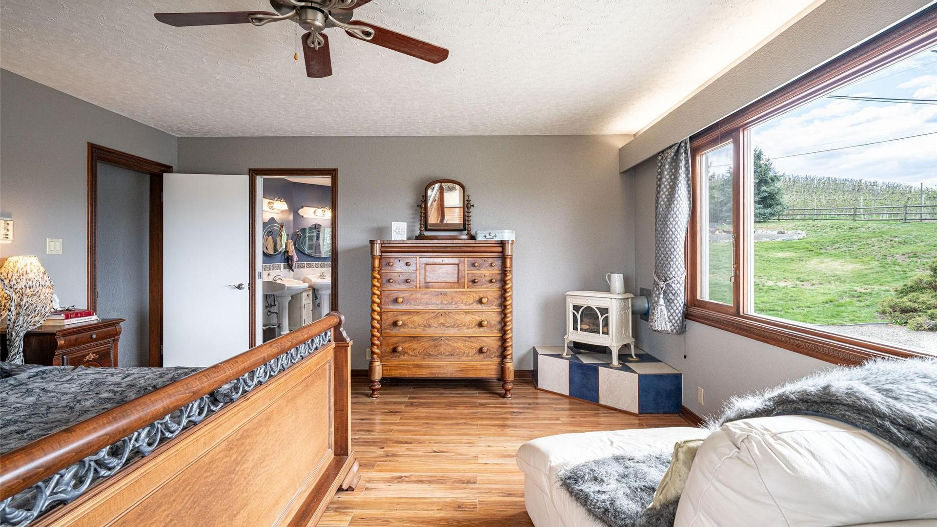 









701


Robin

Road,
Vernon,




BC
V1B 3B3

