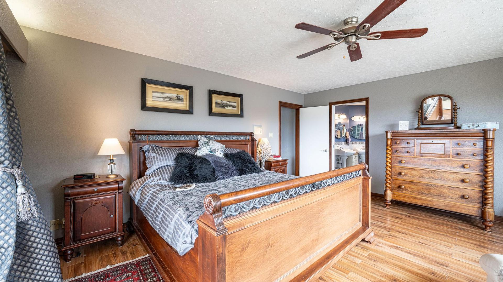 









701


Robin

Road,
Vernon,




BC
V1B 3B3

