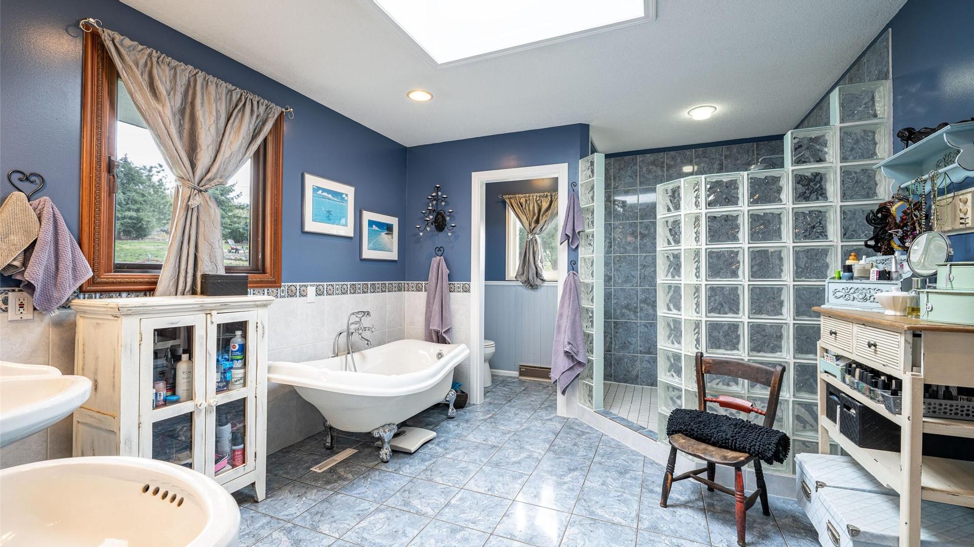 









701


Robin

Road,
Vernon,




BC
V1B 3B3

