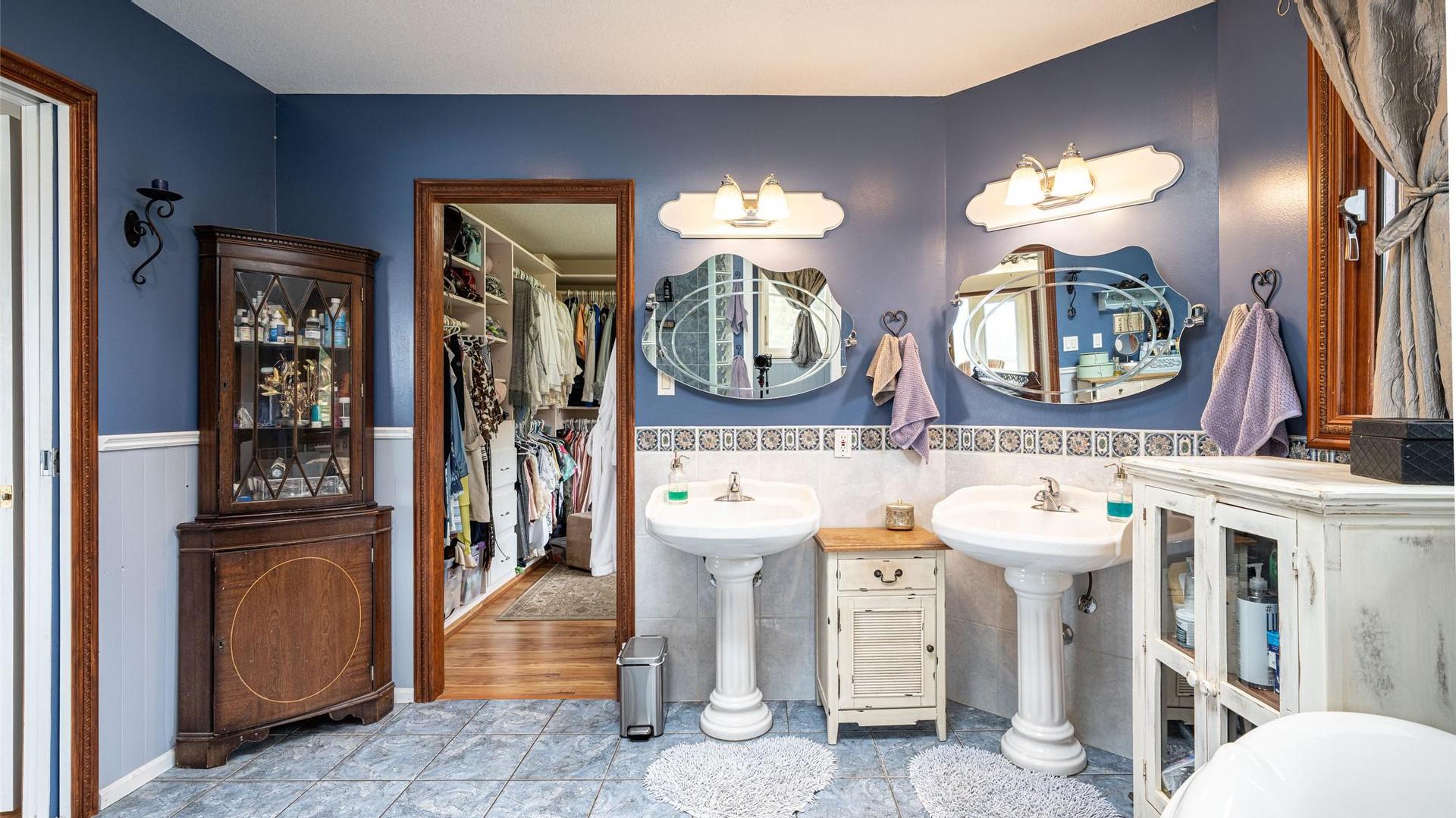 









701


Robin

Road,
Vernon,




BC
V1B 3B3

