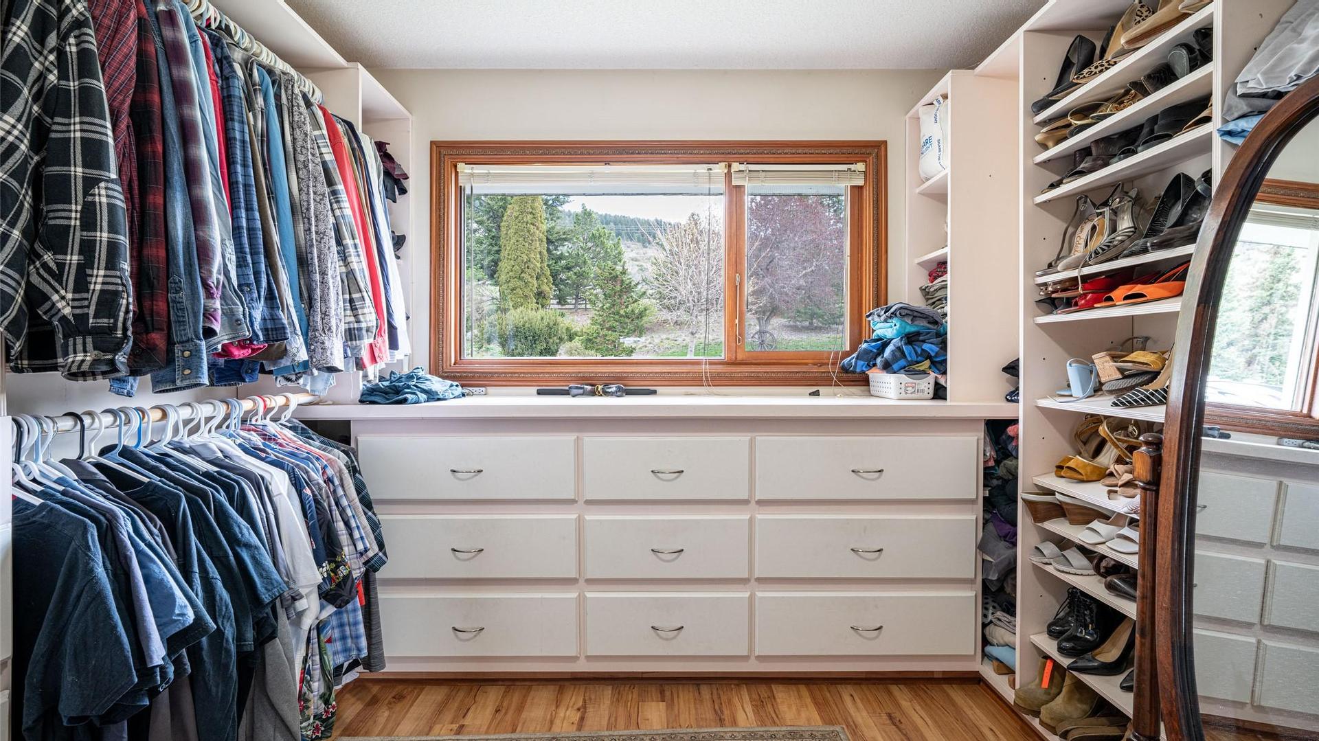 









701


Robin

Road,
Vernon,




BC
V1B 3B3

