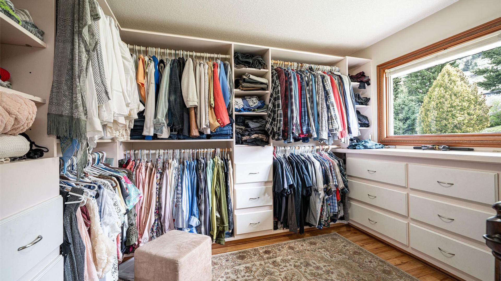 









701


Robin

Road,
Vernon,




BC
V1B 3B3

