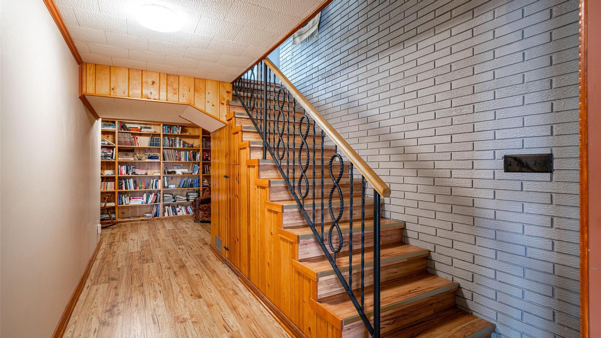 









701


Robin

Road,
Vernon,




BC
V1B 3B3

