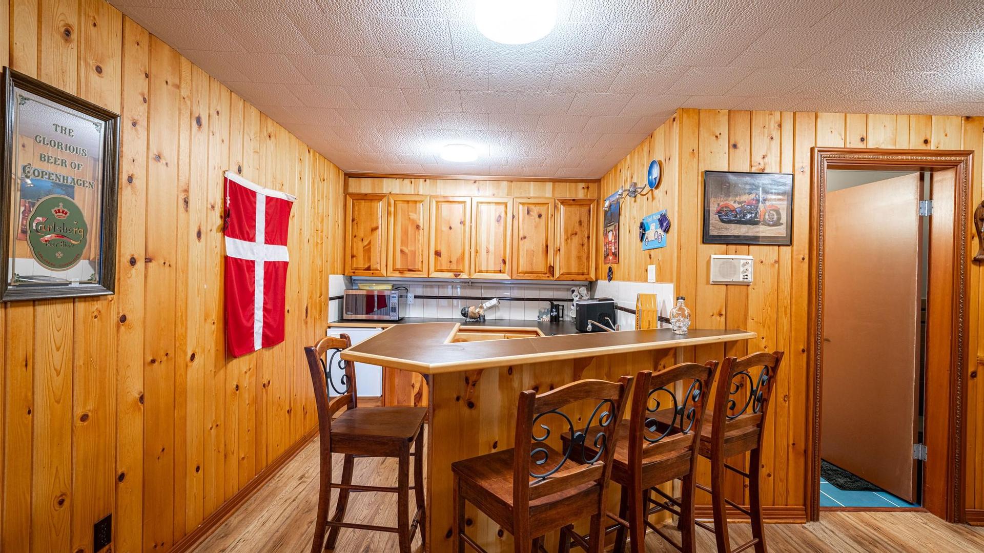 









701


Robin

Road,
Vernon,




BC
V1B 3B3

