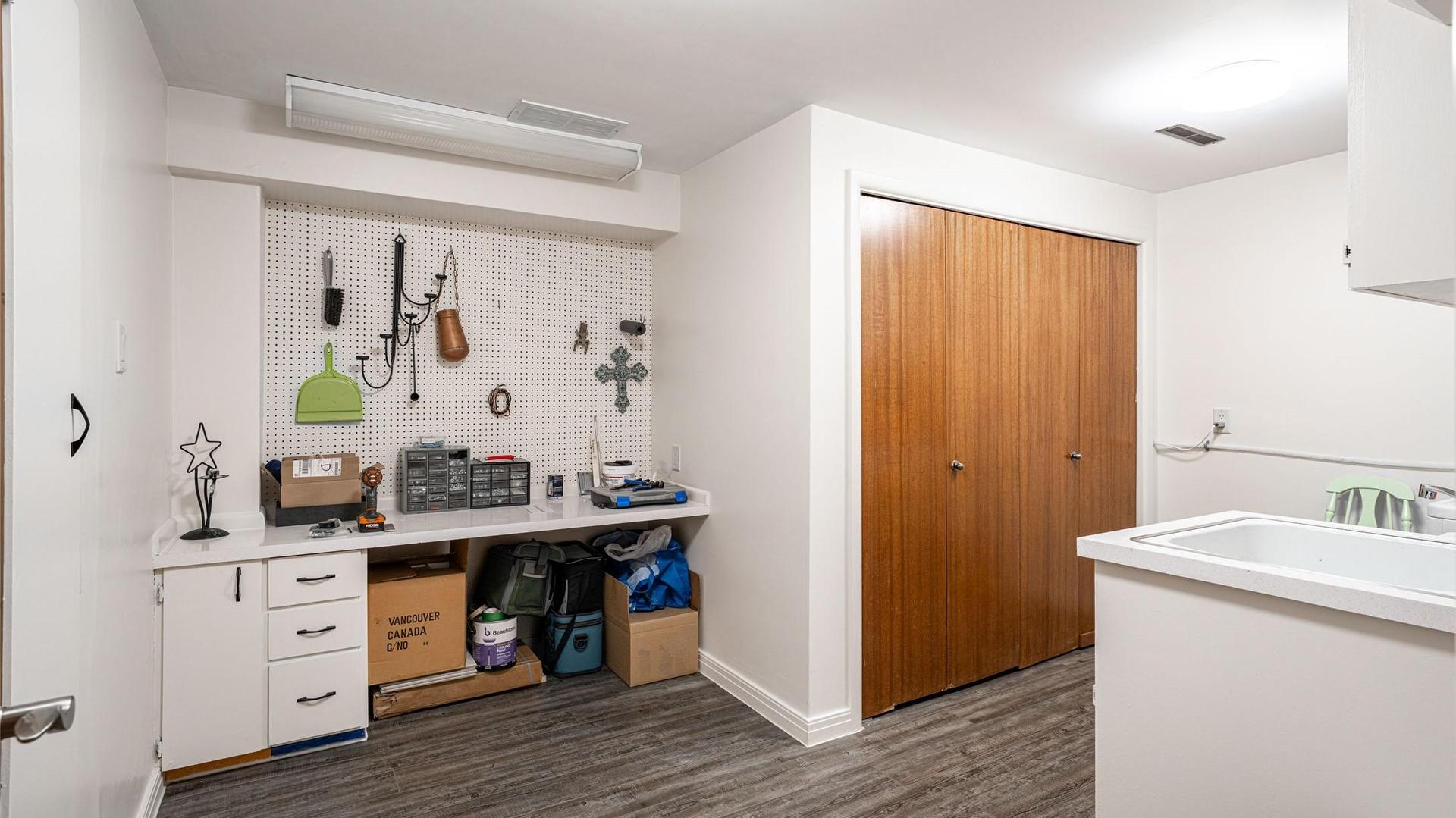 









701


Robin

Road,
Vernon,




BC
V1B 3B3

